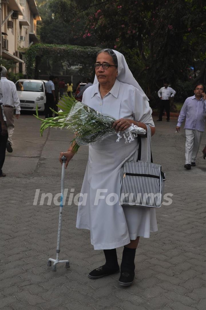 Celebrities pays respect at Dev Anand's prayer meet