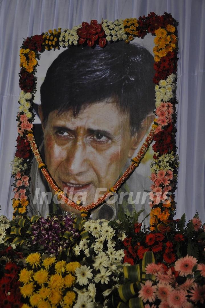 Bollywood celebs pays respect at Dev Anand's prayer meet at Mehboob studio