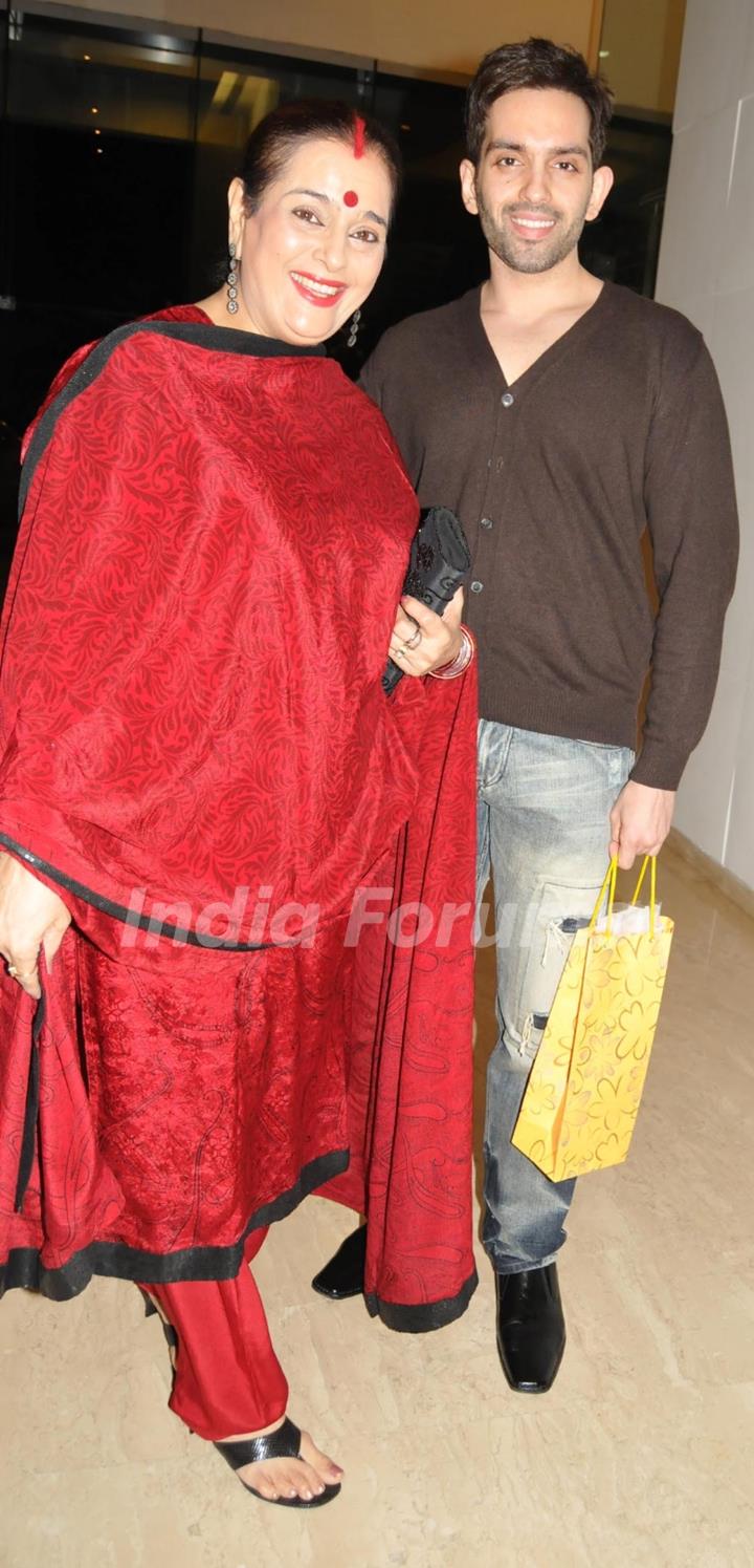 Poonam Sinha with Luv Sinha at Farah Khan's House Warming Party