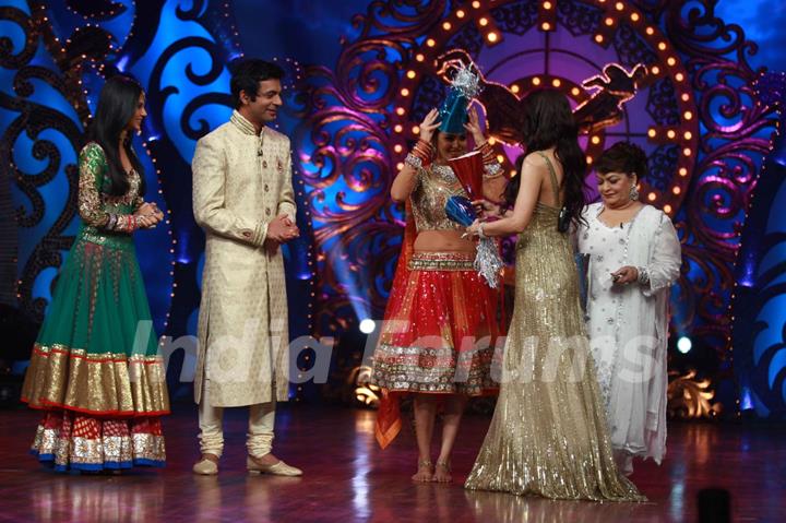 Malaika Arora and Genelia with Saroj Khan add glamour to Nach Le Ve With Saroj Khan - Season 3