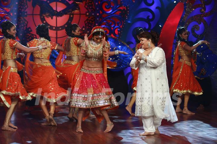 Genelia D’Souza with Saroj Khan add glamour to 'Nach Le Ve With Saroj Khan - Season 3'