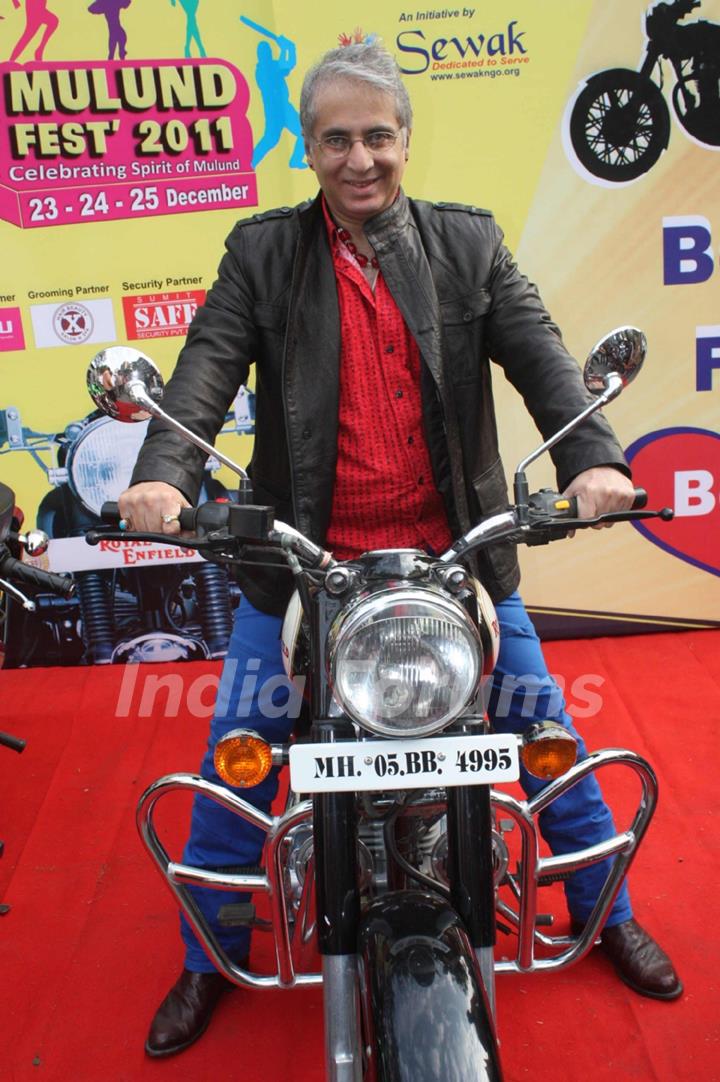 Aditya Raj Kapoor at Mulund Festival 2011