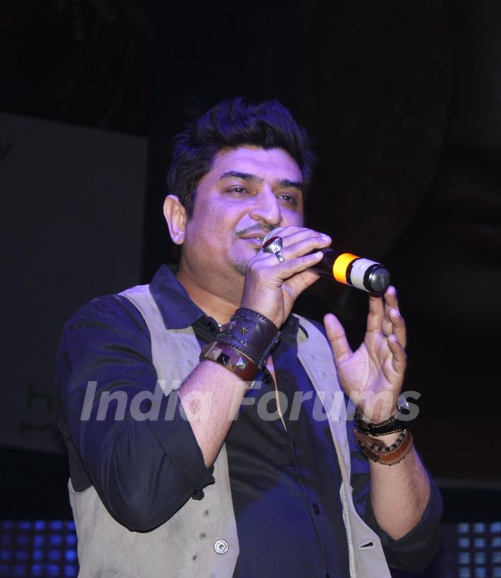 Celebs at Mulund Festival 2011