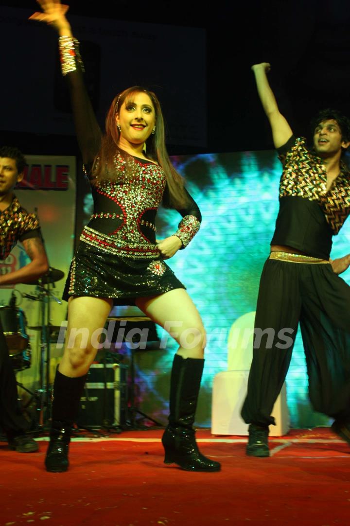 Celebs at Mulund Festival 2011