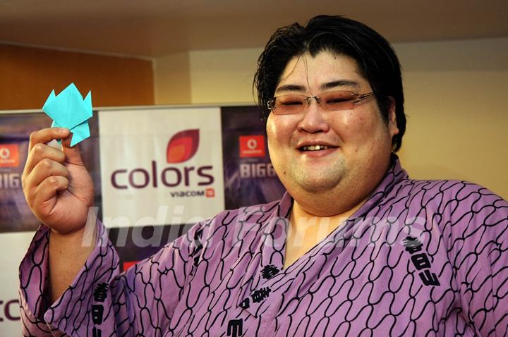 Japanese Sumo Wrestling Champion Yamamotoyama leaving for BIGG BOSS Season 5 house from his Hotel in Juhu, Mumbai