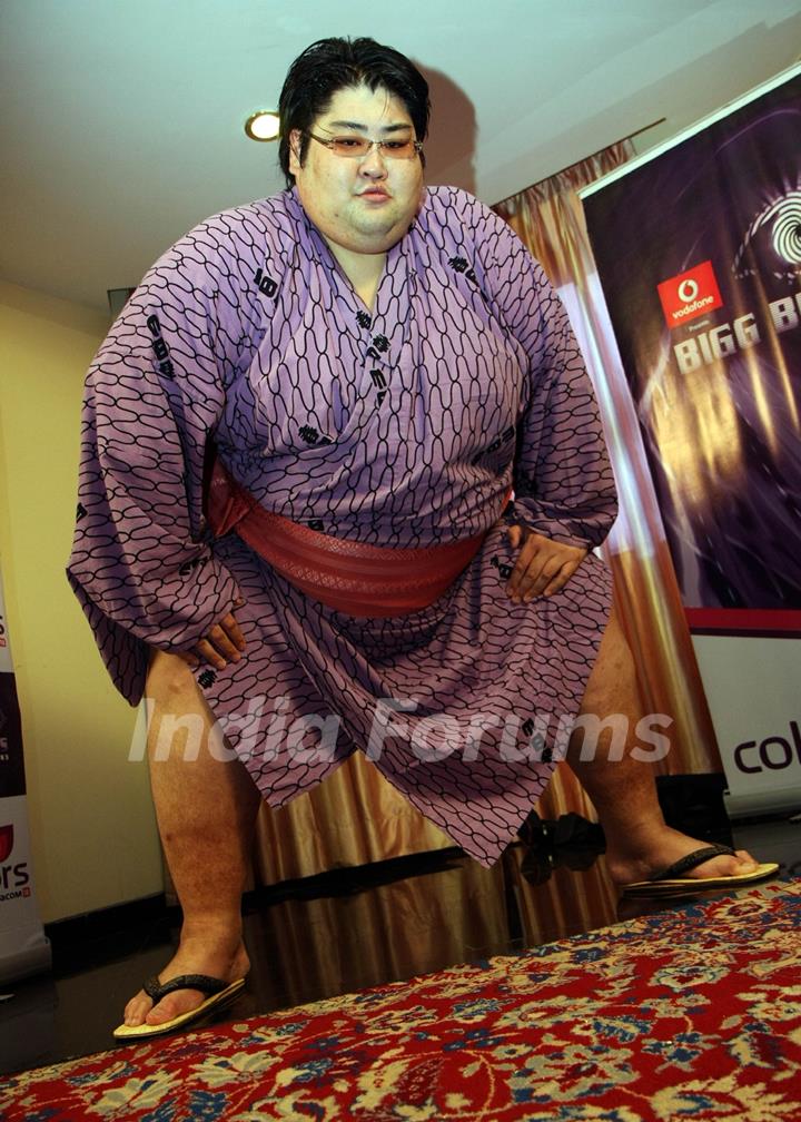 Japanese Sumo Wrestling Champion Yamamotoyama leaving for BIGG BOSS Season 5 house from his Hotel in Juhu, Mumbai
