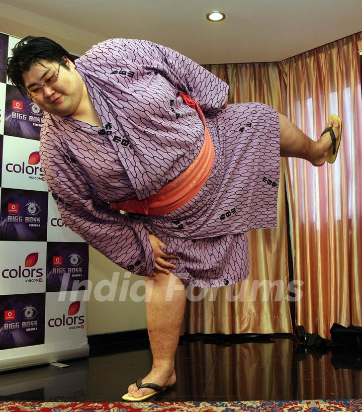 Japanese Sumo Wrestling Champion Yamamotoyama leaving for BIGG BOSS Season 5 house from his Hotel in Juhu, Mumbai