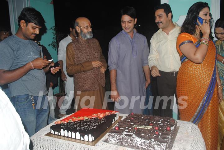 Cast celebrate 200 episodes of Navya