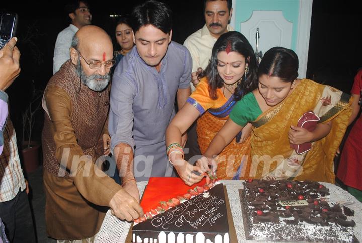 Cast celebrate 200 episodes of Navya