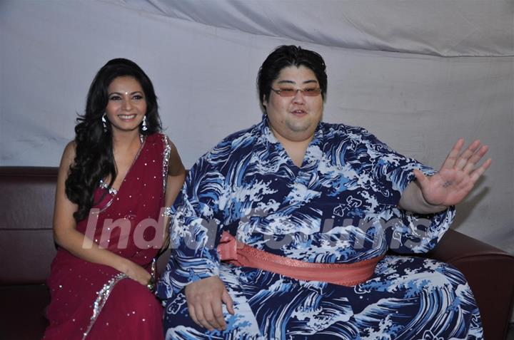 Yamamotoya Ry&#363;ta with Shonali Nagrani on the sets of Bigg Boss Season 5