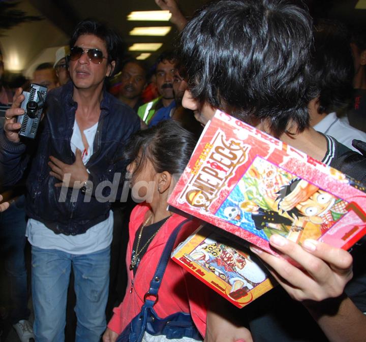 Shah Rukh Khan snapped at Airport returns from their vacation