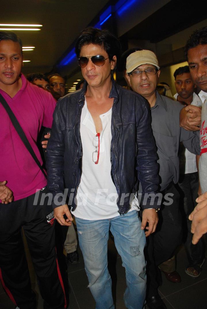 Shah Rukh Khan snapped at Airport returns from their vacation