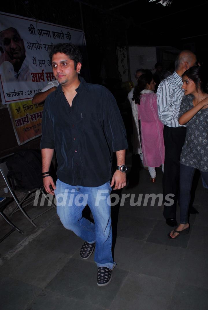 Celeb at Sunil and Dharmesh Darshan's dad's prayer meet