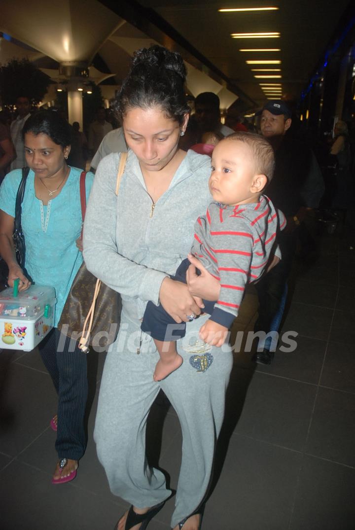 Manyata Dutt with her kid at Airport.  .
