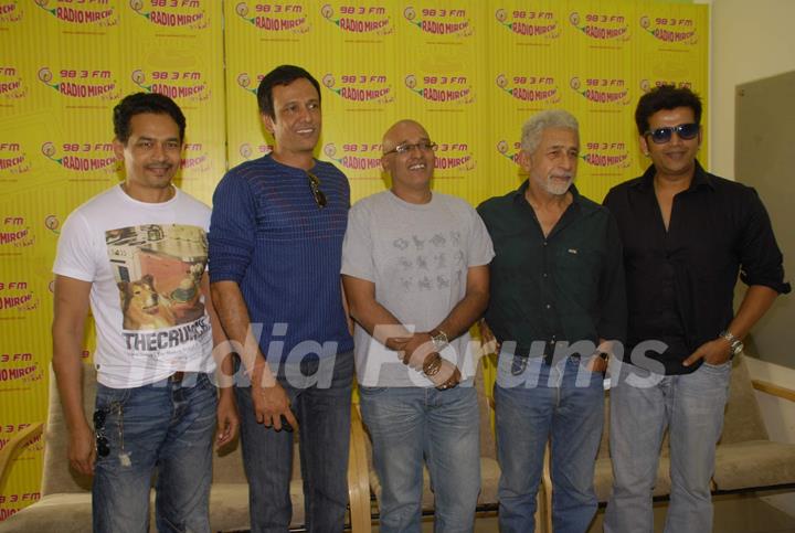 Naseeruddin Shah with the star cast of &quot;Chaalis Chaurasi&quot; at Radio Mirchi in Parel