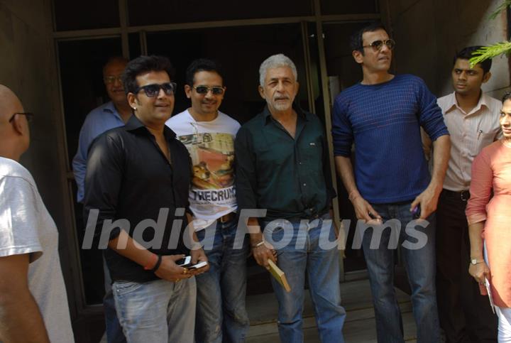 Naseeruddin Shah with the Star Cast of &quot;Chaalis Chaurasi&quot; at Radio Mirchi in Parel