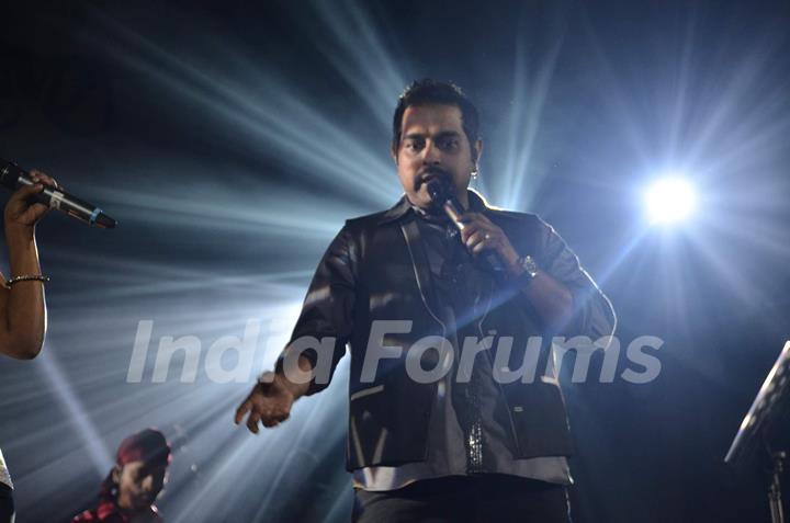 Shankar Mahadevan performing live ‘King in Concert’ organized by Nagrik Shikshan Sanstha in Mumbai