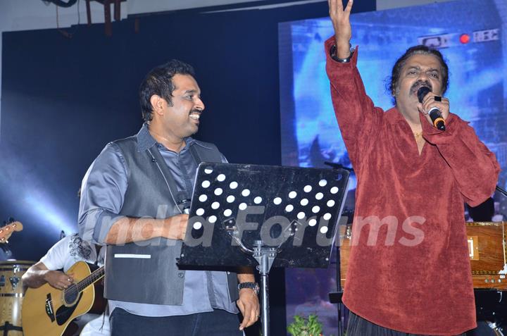 Shankar Mahadevan and Hariharan performing live ‘King in Concert’ organized by Nagrik Shikshan Sanst