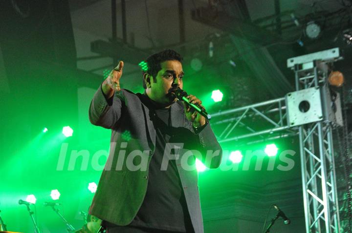 Shankar Mahadevan performing live ‘King in Concert’ organized by Nagrik Shikshan Sanstha in Mumbai