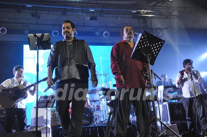 Shankar Mahadevan and Hariharan performing live ‘King in Concert’ organized by Nagrik Shikshan Sanst