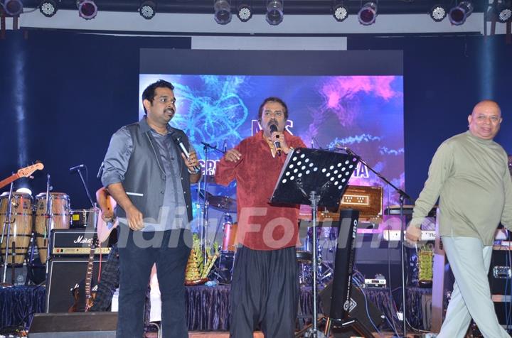 Shankar Mahadevan and Hariharan performing live ‘King in Concert’ organized by Nagrik Shikshan Sanst