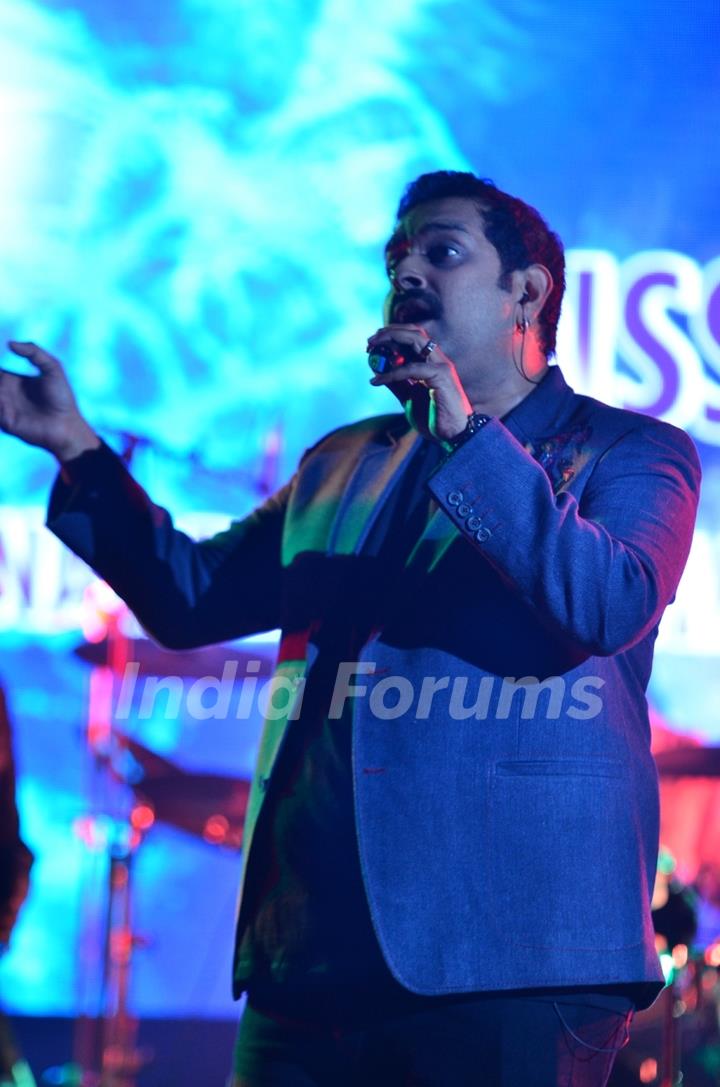 Shankar Mahadevan performing live ‘King in Concert’ organized by Nagrik Shikshan Sanstha in Mumbai