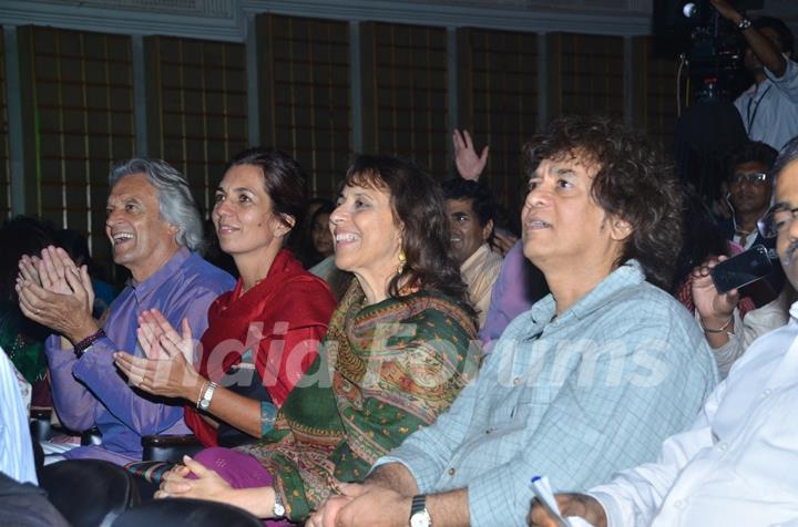 Zakir Hussain with his wife Antonia Minnecola grace live ‘King in Concert’ in Mumbai