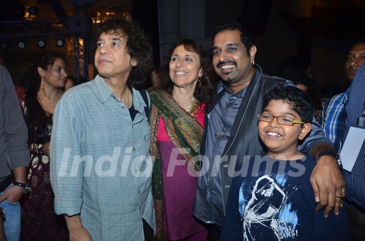 Shankar Mahadevan with Zakir Hussain, Antonia &his son grace live ‘King in Concert’ in Mumbai