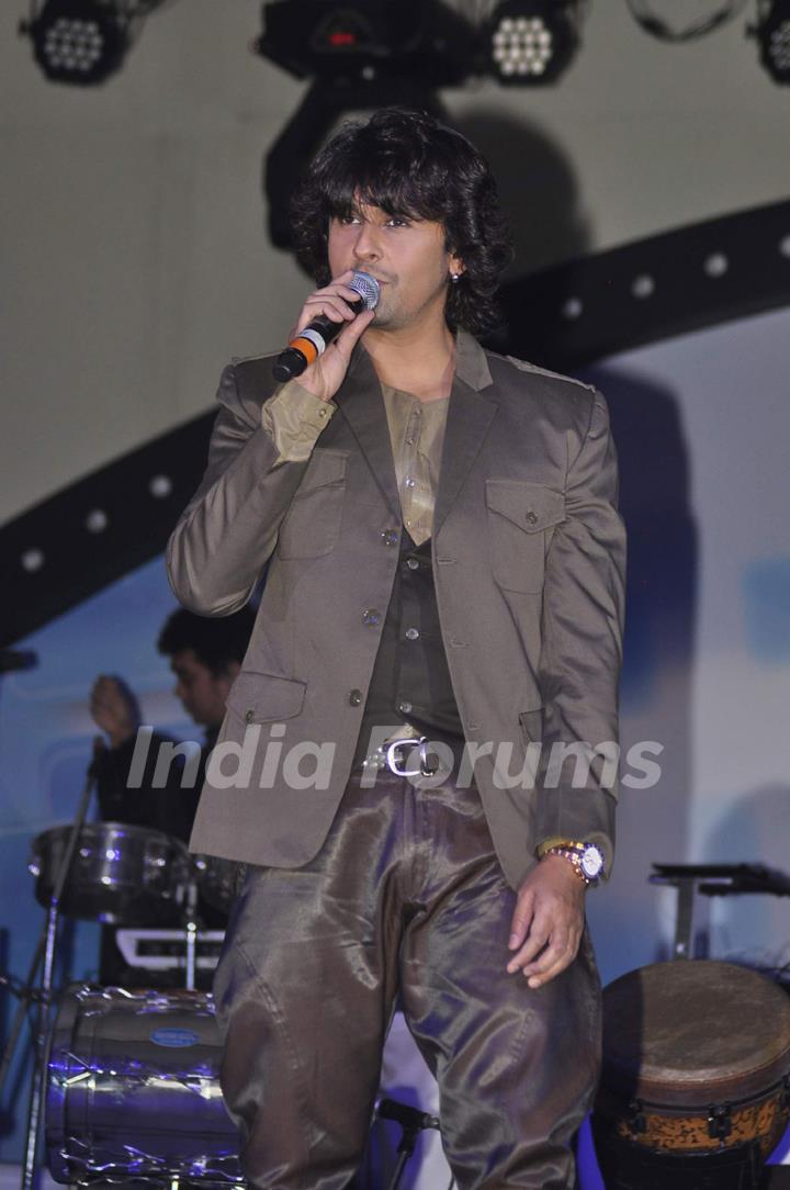 Sonu Niigam at the IDMA conference held in lailt Hotel, Mumbai