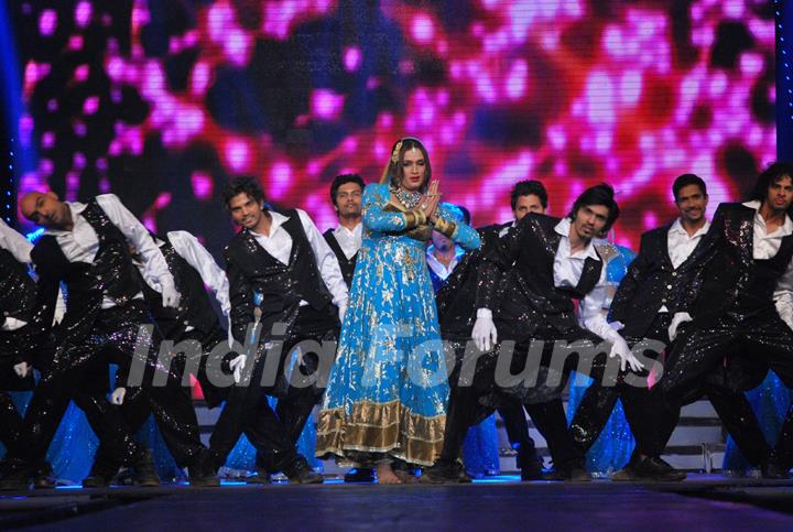 Laxmi's perfomance at Grand Finale of Bigg Boss Season 5