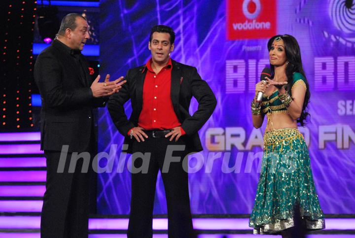 Malaika Arora Khan with Salman and Sanjay Dutt at Grand Finale of Bigg Boss Season 5
