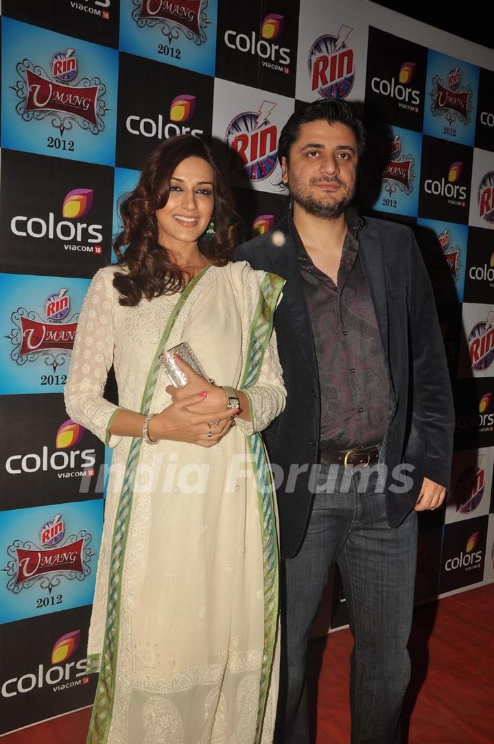 Sonali Bendre with Goldie Behl at Police event Umang-2012