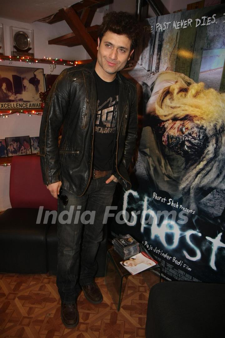 Shiney Ahuja meet fans at Berkowits to promote their film 'Ghost' at Andheri, Mumbai