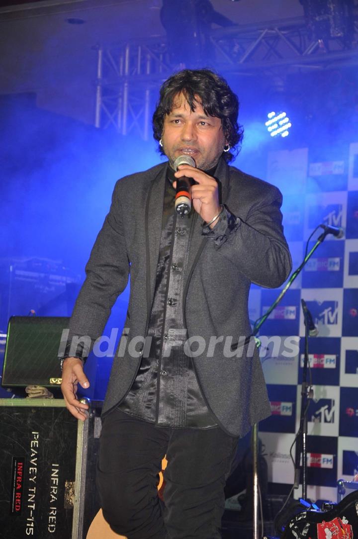 Kailash Kher performs during the release of his new album &quot;Kailasha Rangeele&quot; in Mumbai