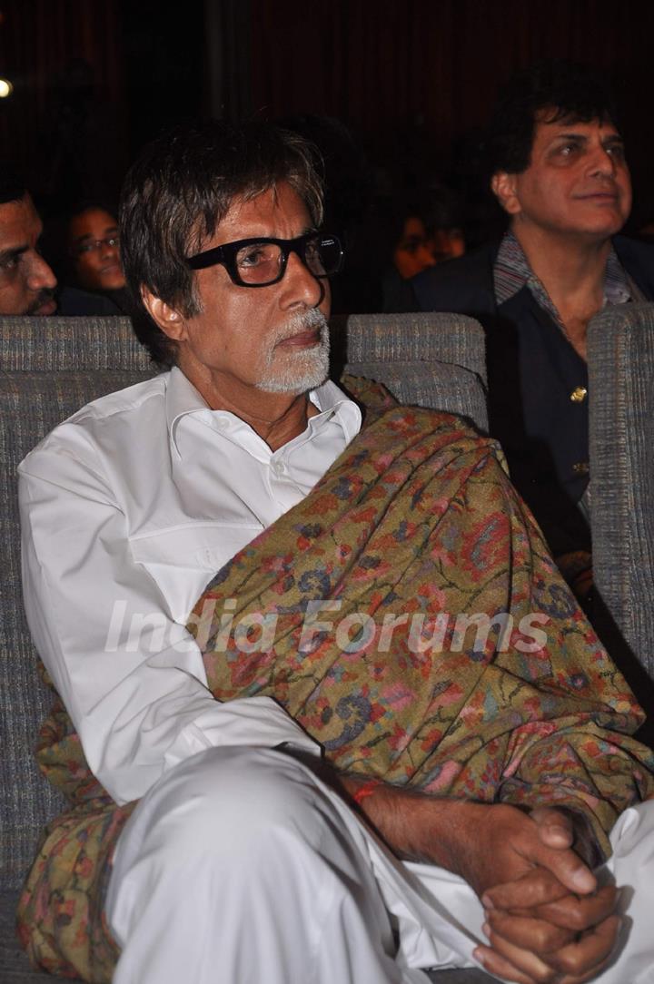 Amitabh Bachchan listen to Kailash Kher during the release of his new album &quot;Kailasha Rangeele&quot;