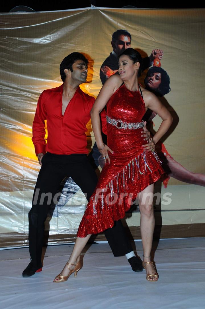 Amit Dolawat and Jaswir Kaur performs at Sandip Soparkar show 'Ageless Dance' at Sheesha Lounge