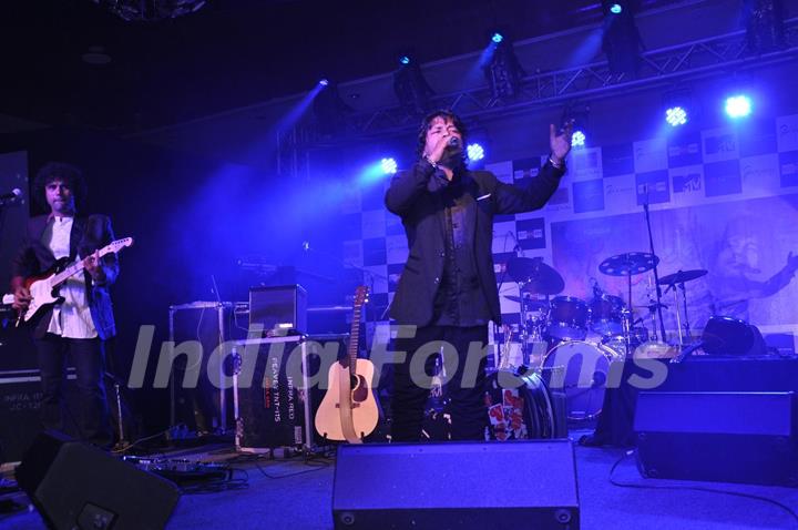 Kailash Kher performs during the release of his new album &quot;Kailasha Rangeele&quot; in Mumbai