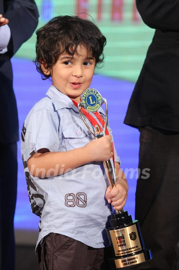 Sonu Niigam son Nevaan Niigam at 18th LIONS GOLD AWARDS at Bhaidas Hall in Mumbai