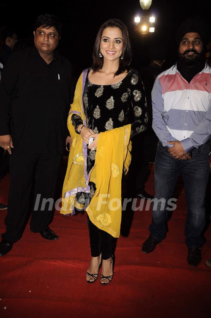 Kulraj Randhawa attending &quot;Lohri Di Raat&quot; festival in Mumbai