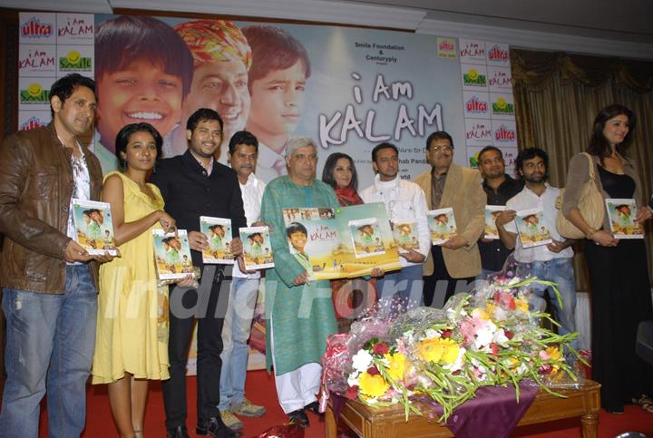 Shabana, Javed Akhtar and Gulshan pose during the DVD launch for Hindi film &quot;I am Kalam&quot; in Mumbai