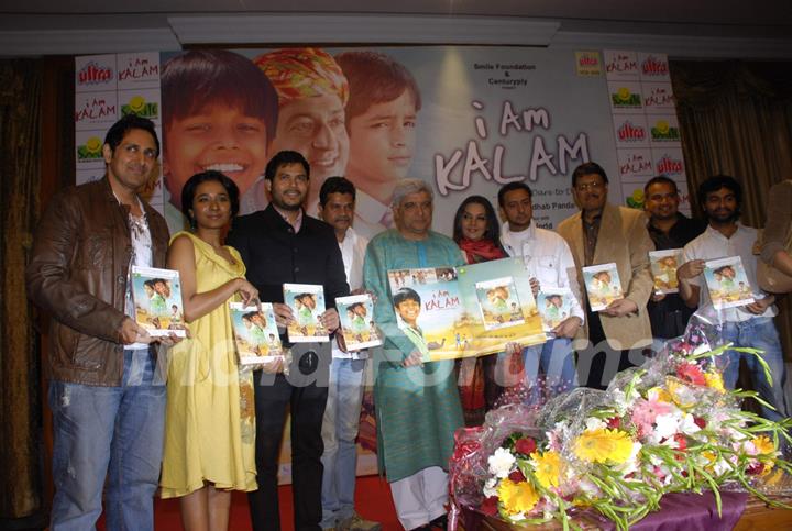 Shabana, Javed Akhtar and Gulshan pose during the DVD launch for Hindi film &quot;I am Kalam&quot; in Mumbai