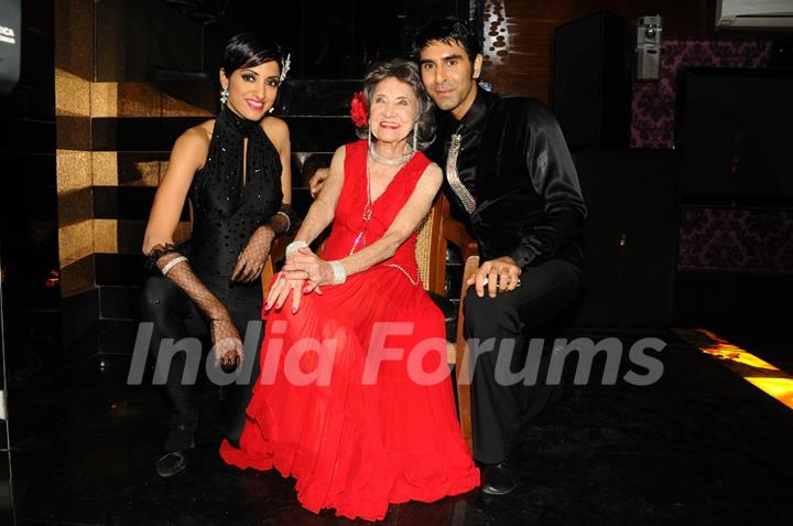 Jessy, Tao Porchon-Lynch and Sandip at Sandip Soparkar show 'Ageless Dance' at Sheesha Lounge