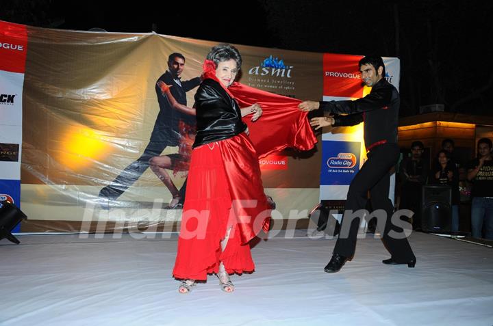 Tao Porchon-Lynch performing with Sandip Soparkar in show 'Ageless Dance' at Sheesha Lounge in Andhe