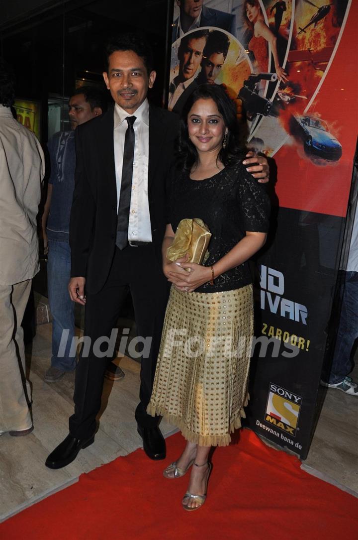 Atul Kulkarni with wife Mrinal at Premiere of film &quot;Chaalis Chauraasi&quot; in Cinemax, Mumbai