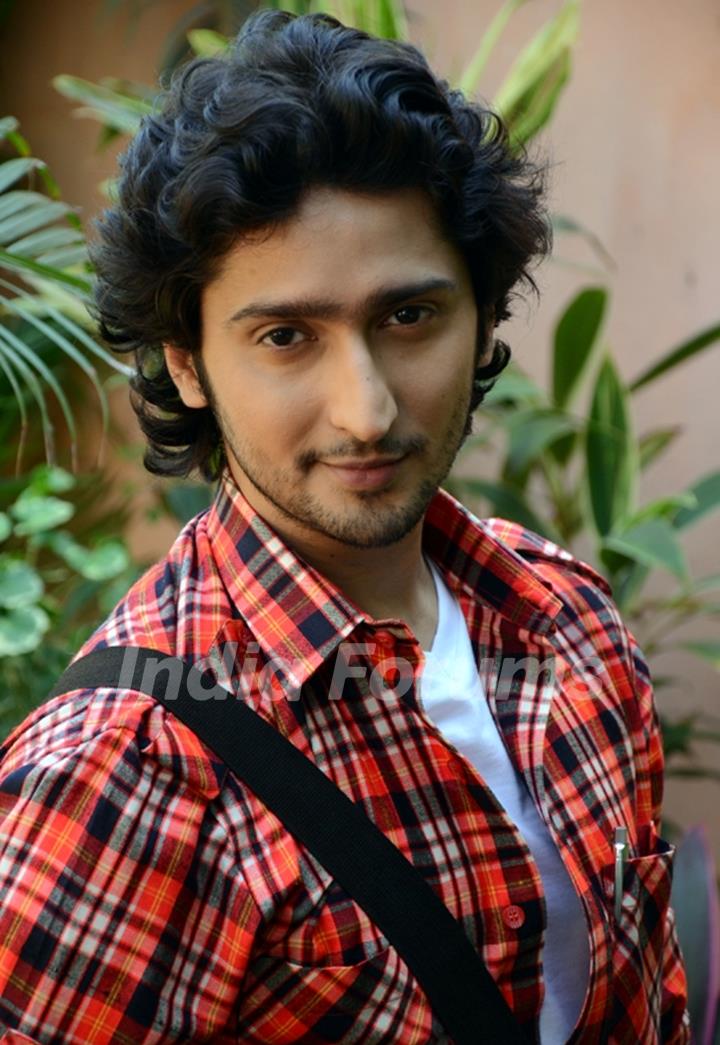 Kunal Karan Kapoor as Mohan Bhatnagar in show Na Bole Tum Na Maine Kuch Kaha