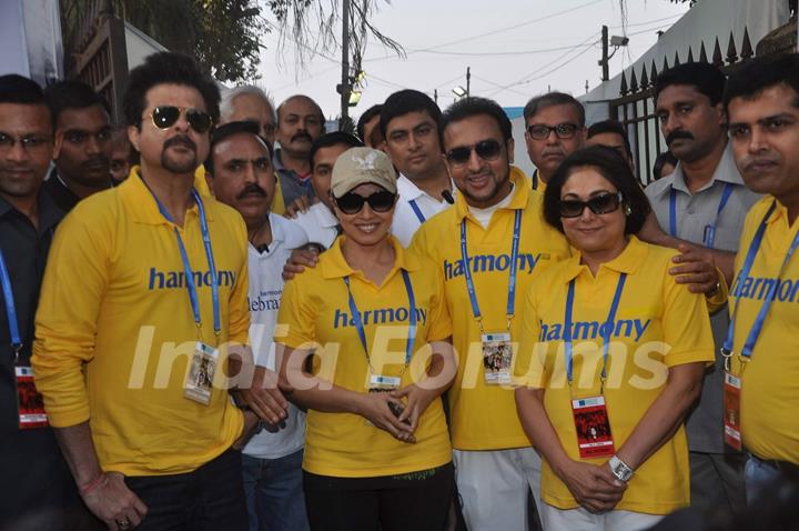 Anil Kapoor, Mahima, Gulshan Grover and Tina Ambani attends Standard Chartered Mumbai Marathon 2012