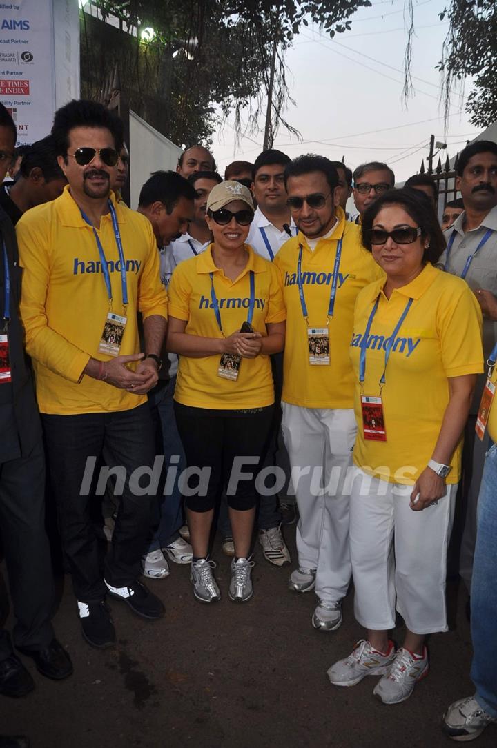 Anil Kapoor, Mahima, Gulshan Grover and Tina Ambani attends Standard Chartered Mumbai Marathon 2012