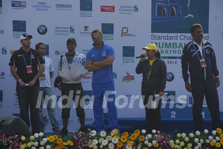 John Abraham at Standard Chartered Mumbai Marathon 2012 in Mumbai