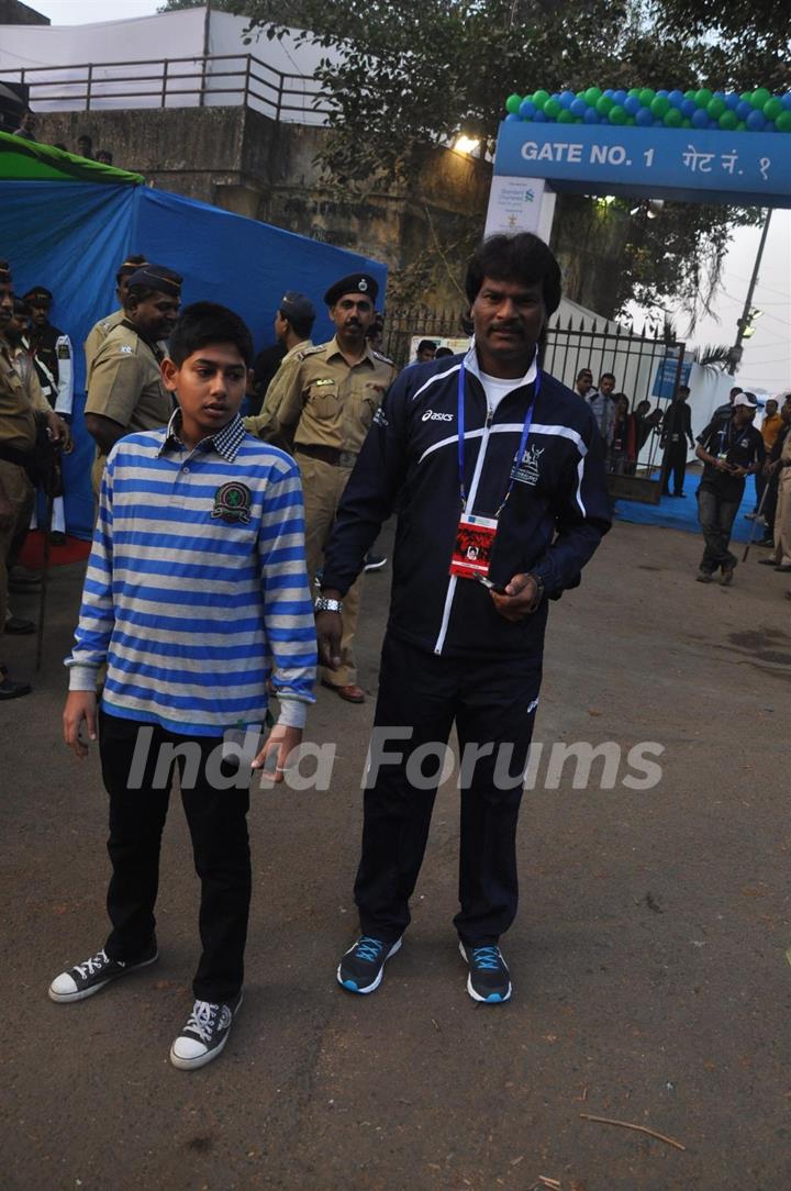 Celebs at Standard Chartered Mumbai Marathon 2012 in Mumbai