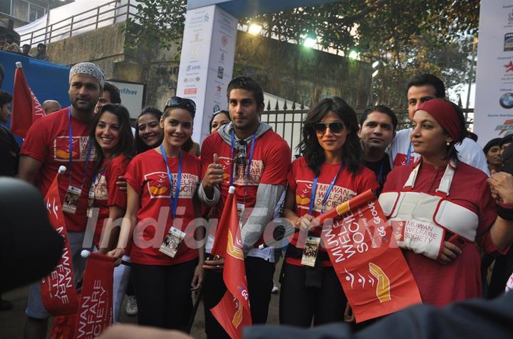Prateik, Chitrangda, Shabana, Shazahn,Perizaad,Rohit Roy at Standard Chartered Mumbai Marathon 2012
